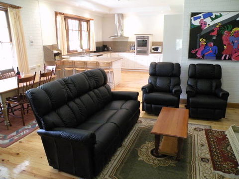 Pinkerton Hill (Naracoorte Cottages) - Accommodation Directory 0