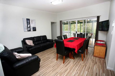 Top Tourist Riverview Tourist Park - Accommodation Directory 0