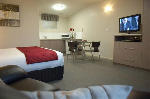 Tower Motor Inn - Accommodation Directory 5