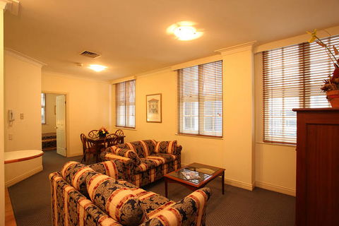 ULTIQA Rothbury Hotel - Accommodation Directory 3