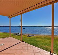 Luxury Waterfront House - Accommodation Directory