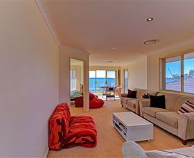 Luxury Waterfront House - Accommodation Directory 4