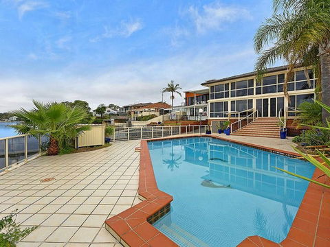 Waterfront Paradise - Accommodation Directory 7