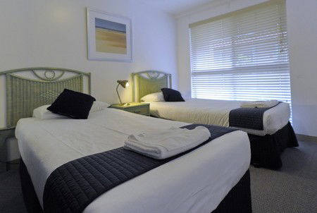 Nelson Bay Breeze Resort - Accommodation Directory 1