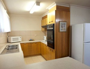 Bell Motor Inn - Accommodation Directory 3