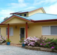 Whitby on Wallis Lakefront Cottage - Accommodation Directory