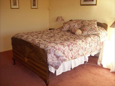 Colonial Inn Guest Rooms - Accommodation Directory 4
