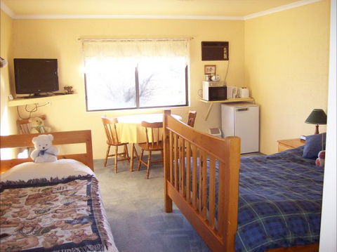 Colonial Inn Guest Rooms - Accommodation Directory 9