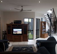 Dolphin Beach House - Accommodation Directory