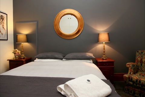 Apartments On-The-Park: The Studio - Accommodation Directory 1