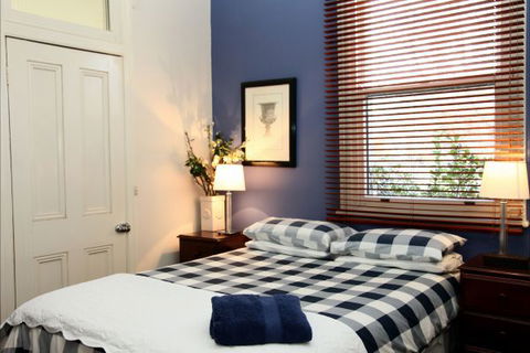 Apartments On-The-Park: The Studio - Accommodation Directory 3