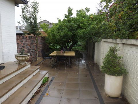Apartments On-The-Park: The Studio - Accommodation Directory 6