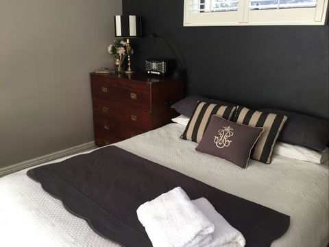 Apartments On-The-Park: The Studio - Accommodation Directory 8
