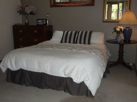 Apartments On-The-Park: The Studio - Accommodation Directory 9