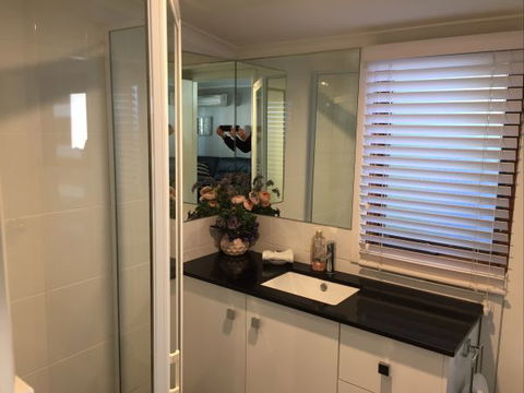 Apartments On-The-Park: The Studio - Accommodation Directory 12