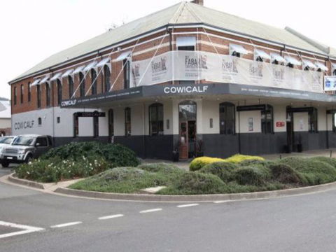 Cow And Calf Hotel - Accommodation Directory 1