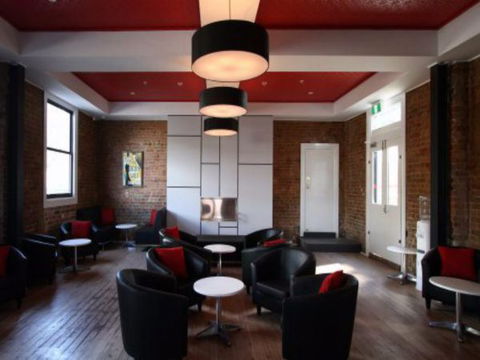Cow And Calf Hotel - Accommodation Directory 2