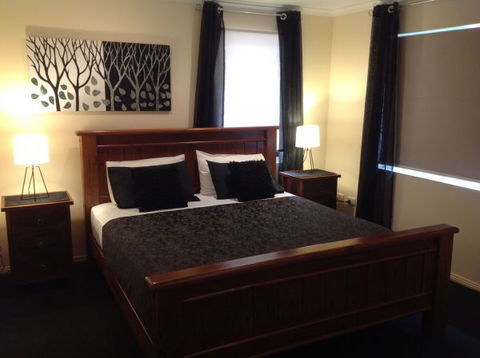 Garunya Executive Townhouse - Accommodation Directory 2