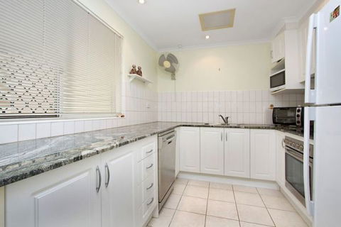 Garunya Executive Townhouse - Accommodation Directory 4