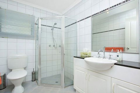 Garunya Executive Townhouse - Accommodation Directory 5