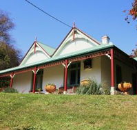 Ravenscroft and The Cottage - Accommodation Directory