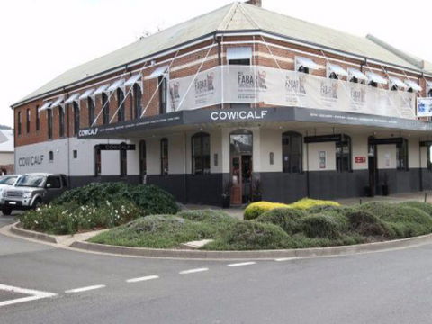 Cow And Calf Hotel - Accommodation Directory 0