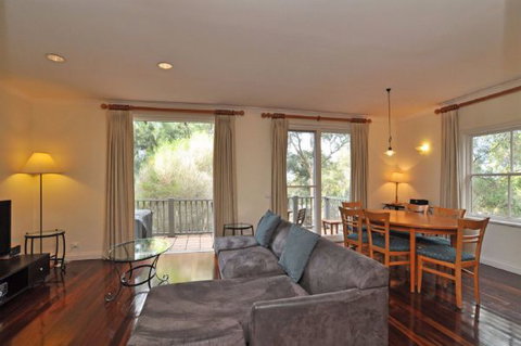 Villa Siena - Accommodation Directory 6