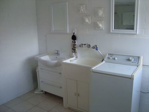 The White House - Shellharbour Village - Accommodation Directory 3