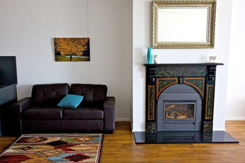 Penguin Beachfront Apartments - Accommodation Directory 4