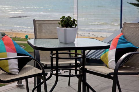 Penguin Beachfront Apartments - Accommodation Directory 6