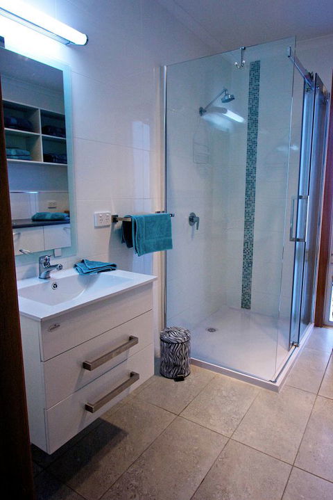 Penguin Beachfront Apartments - Accommodation Directory 9