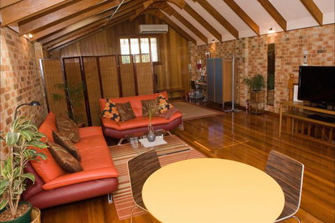 Bet's Bed And Breakfast Studio - Accommodation Directory 4