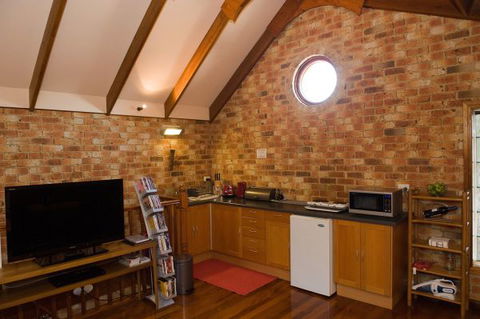 Bet's Bed And Breakfast Studio - Accommodation Directory 5