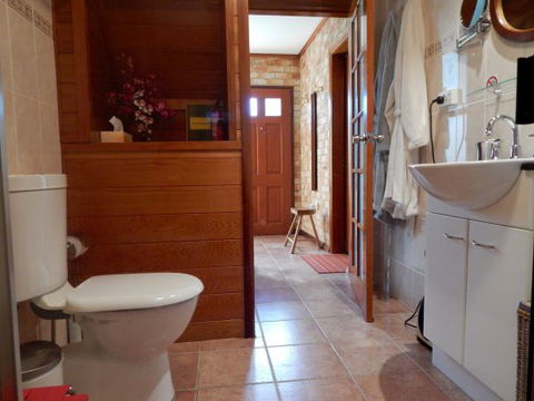 Bet's Bed And Breakfast Studio - Accommodation Directory 9