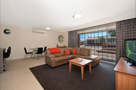Mount Gambier Accommodation - Accommodation Directory 3