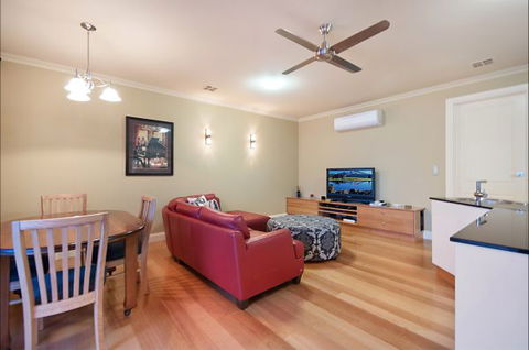 Mount Gambier Accommodation - Accommodation Directory 5