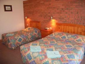 Tea House Motor Inn - Accommodation Directory 1