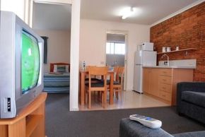 Tea House Motor Inn - Accommodation Directory 2