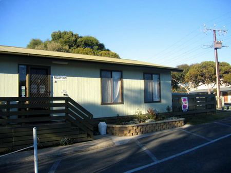 Lake Albert Caravan Park - Accommodation Directory 0