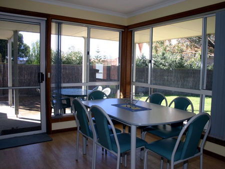 Lincoln Cove Villas - Accommodation Directory 0