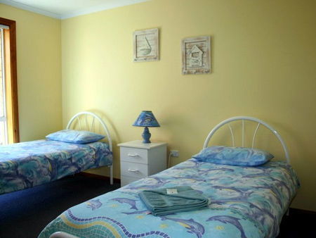 Lincoln Cove Villas - Accommodation Directory 1