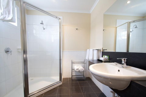 Lake Inn Ballarat - Accommodation Directory 1