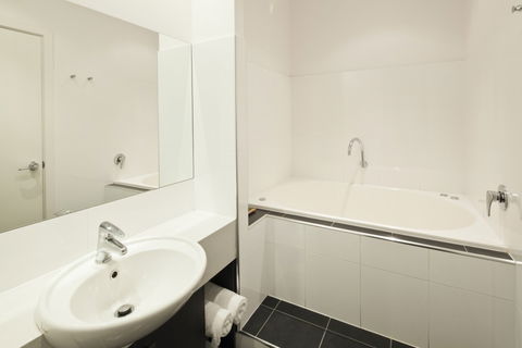 BEST WESTERN PLUS Ballarat Suites - Accommodation Directory 4