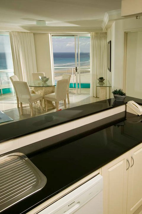 Ocean Plaza Resort - Coolangatta - Accommodation Directory 2