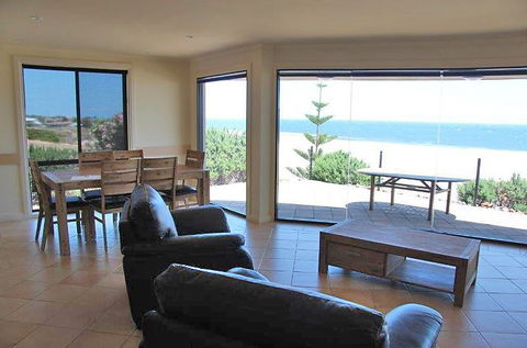 Cliff House Beachfront Villas - Accommodation Directory 1