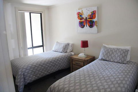 Cliff House Beachfront Villas - Accommodation Directory 3