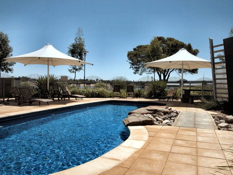 Majestic Oasis Apartments - Accommodation Directory 0