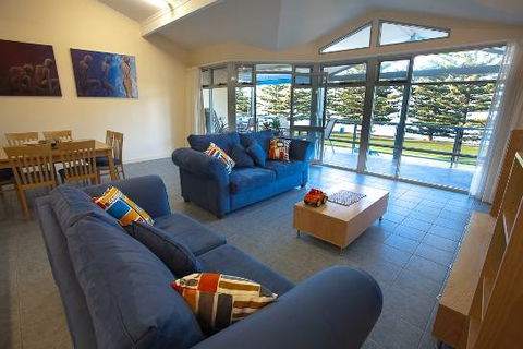 Port Lincoln Foreshore Apartments - Accommodation Directory 3