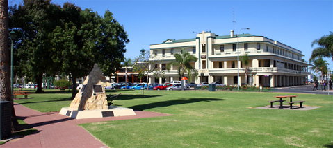 Renmark Hotel/Motel & Function Centre - Accommodation Directory 8