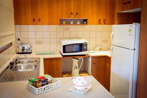 Camden Hillview - Accommodation Directory 1